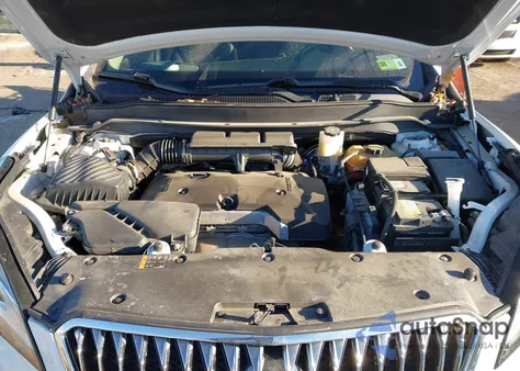 2018 Buick Envision Essence z USA, uszkodzony, nr VIN LRBFX2SA9JD116247